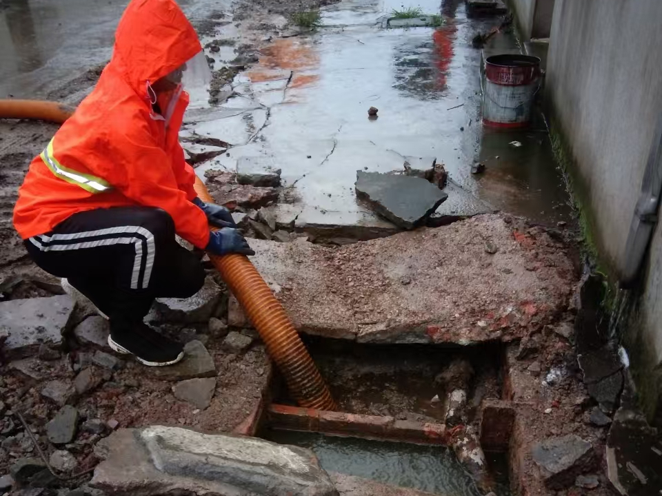 福建专业清理污水池 炜誉市政以规范流程守护城市 “肠道”