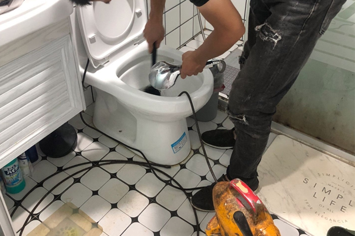 福建马桶堵塞自己疏通还是找师傅?专业上门服务让你省时更省心